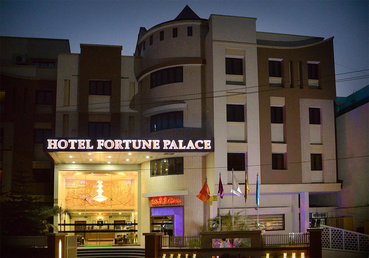 Hotel Fortune Palace Jāmnagar Exterior foto